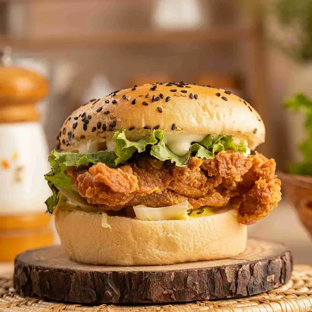Crispy Zinger Chicken Burger